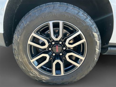 Used 2023 GMC Yukon XL AT4 w/ Technology Package image 10