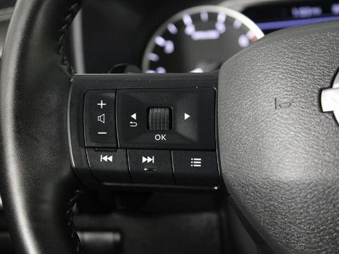 Certified 2025 Nissan Rogue SV FWD image 27