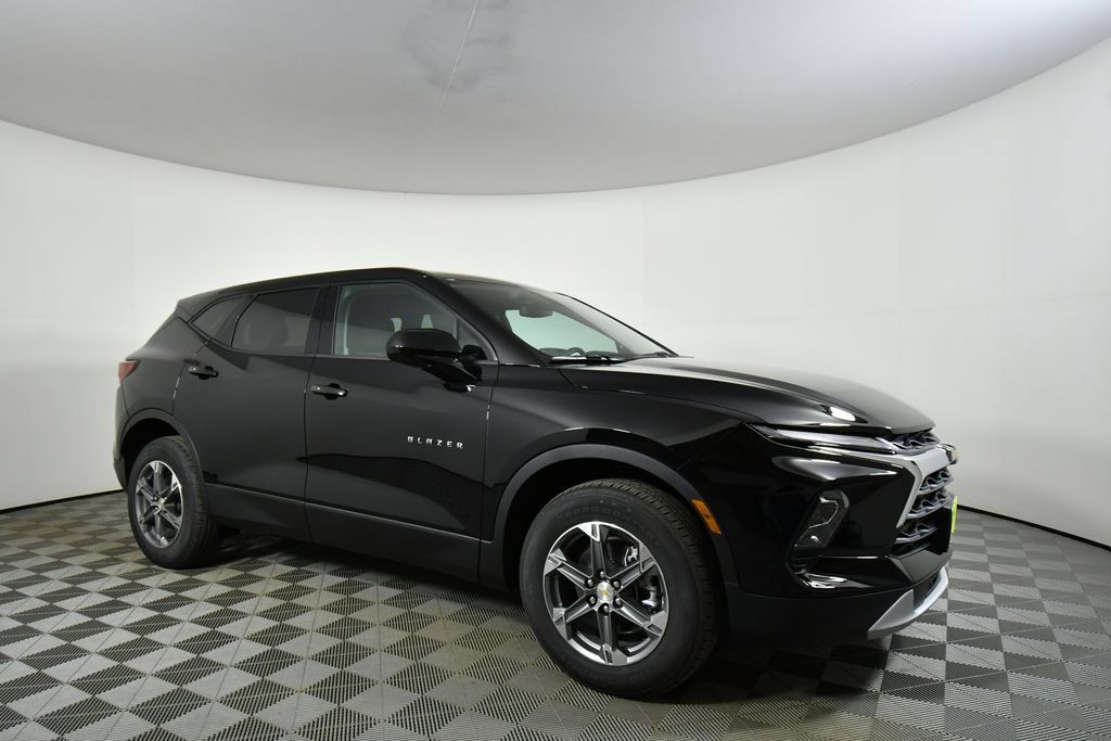 New 2026 Chevrolet Blazer LT w/ LPO, Floor Liner Package AWD/4WD image 9