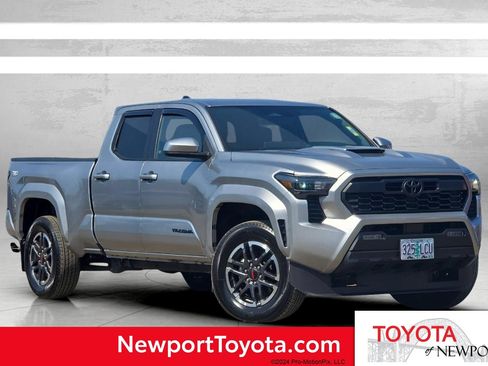 Used 2025 Toyota Tacoma TRD Sport AWD/4WD image 1