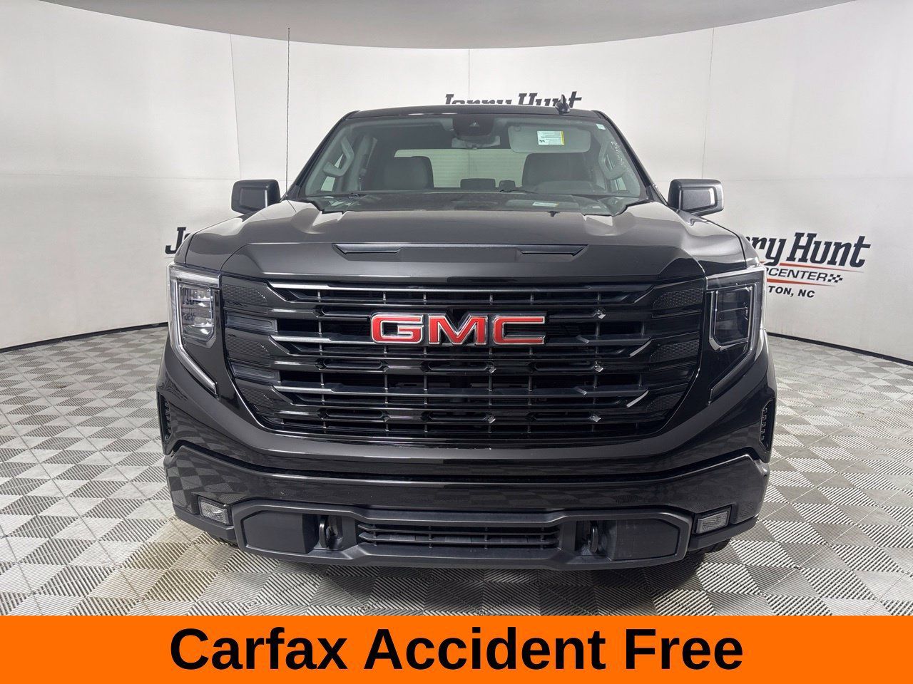 Used 2024 GMC Sierra 1500 Elevation AWD/4WD image 3