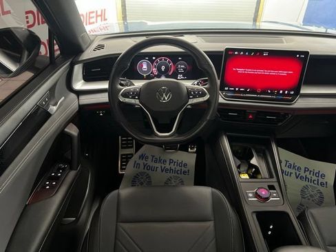 Used 2025 Volkswagen Tiguan SE R-Line AWD/4WD image 32
