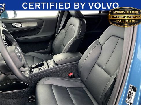 Certified 2025 Volvo XC40 B5 Core AWD/4WD image 30