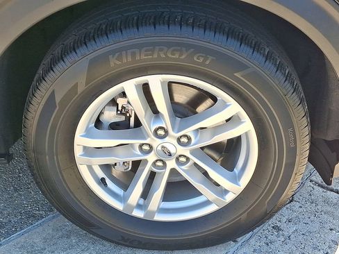 Used 2023 Ford Explorer XLT w/ Equipment Group 202A AWD/4WD image 8
