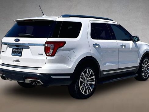 Used 2018 Ford Explorer Platinum AWD/4WD image 2