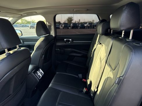 Used 2025 Kia Sorento S w/ Panoramic Sunroof Package FWD image 25