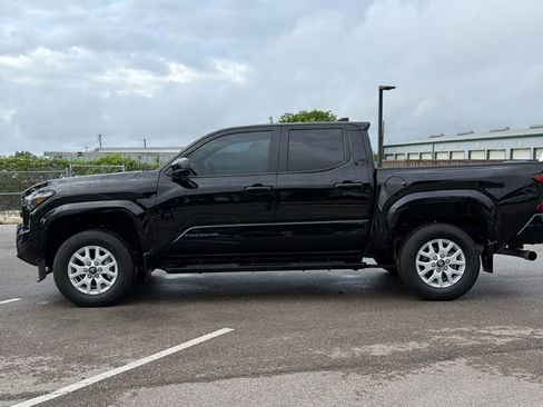 Used 2024 Toyota Tacoma SR5 AWD/4WD image 10