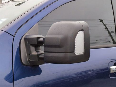 Used 2021 Nissan Titan SV w/ SV Convenience Package image 12