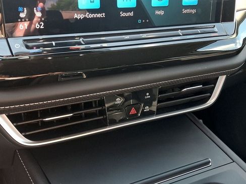 Used 2026 Volkswagen Atlas SE AWD/4WD image 16