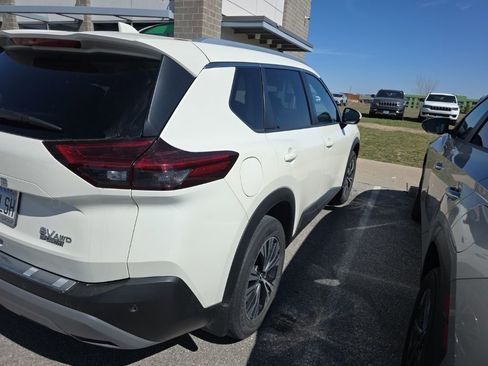 Used 2022 Nissan Rogue SV w/ SV Premium Package image 7