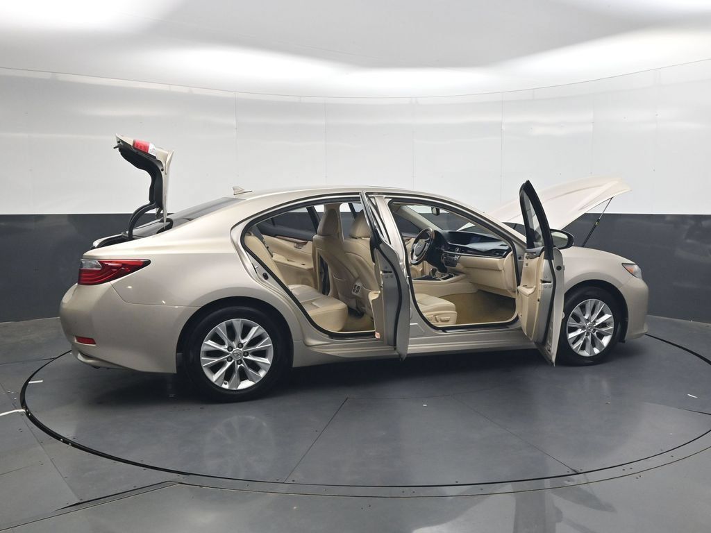 Used 2013 Lexus ES 300h w/ Luxury Pkg FWD image 36