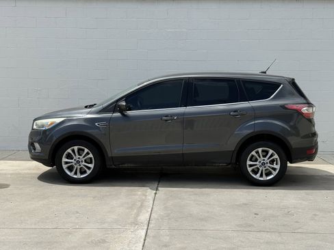 Used 2017 Ford Escape SE FWD image 5