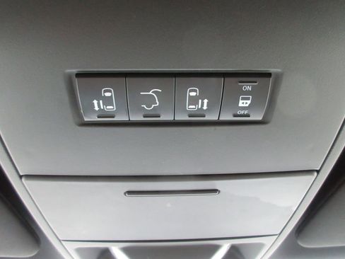 Used 2020 Dodge Grand Caravan SXT FWD image 30