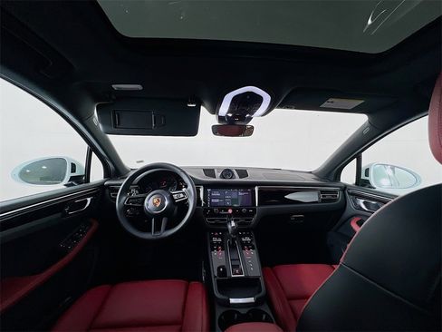 New 2026 Porsche Macan Base image 35