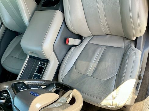 Used 2020 Ford Expedition Limited image 40