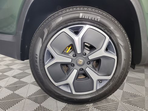 Used 2024 Rivian R1S Adventure image 12