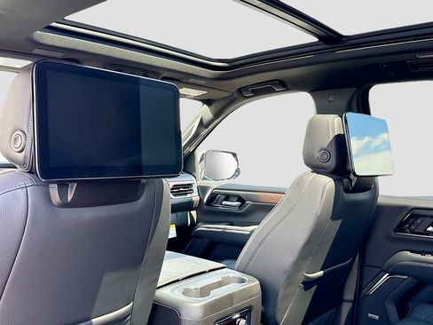 New 2026 GMC Yukon XL Denali w/ Denali Reserve Package image 27