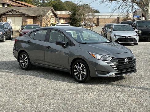 Used 2024 Nissan Versa S w/ S Plus Package image 9