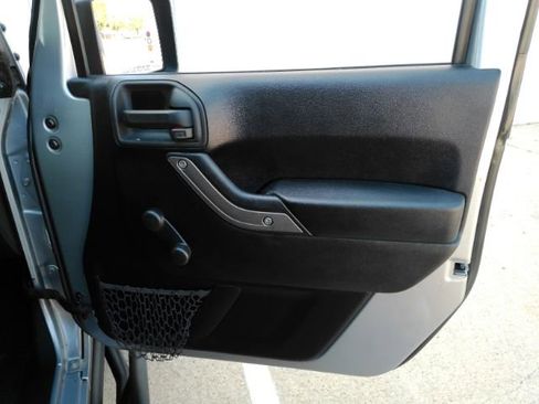 Used 2015 Jeep Wrangler Sport image 15