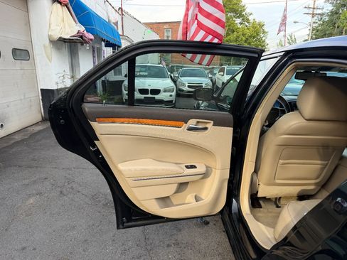 Used 2014 Chrysler 300 C RWD image 26