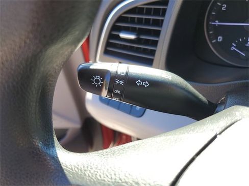Used 2017 Hyundai Elantra SE image 12