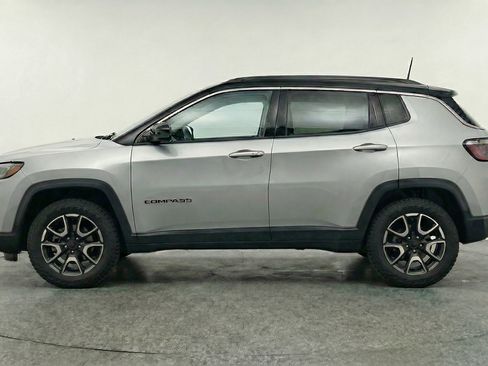 Used 2025 Jeep Compass Trailhawk AWD/4WD image 5