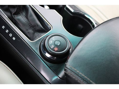 Used 2017 Ford Explorer Platinum image 28