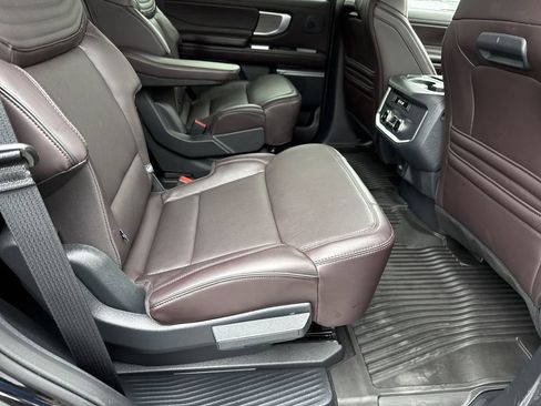 Used 2025 Ford Expedition Platinum w/ Platinum Ultimate Package AWD/4WD image 15