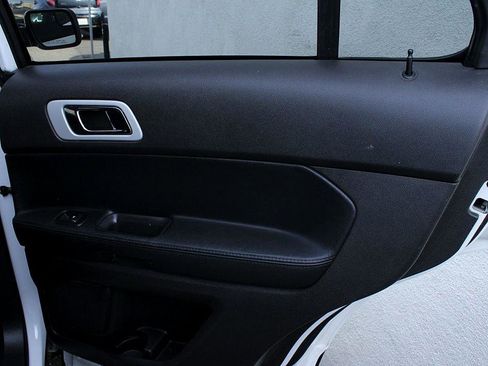 Used 2014 Ford Explorer XLT image 16