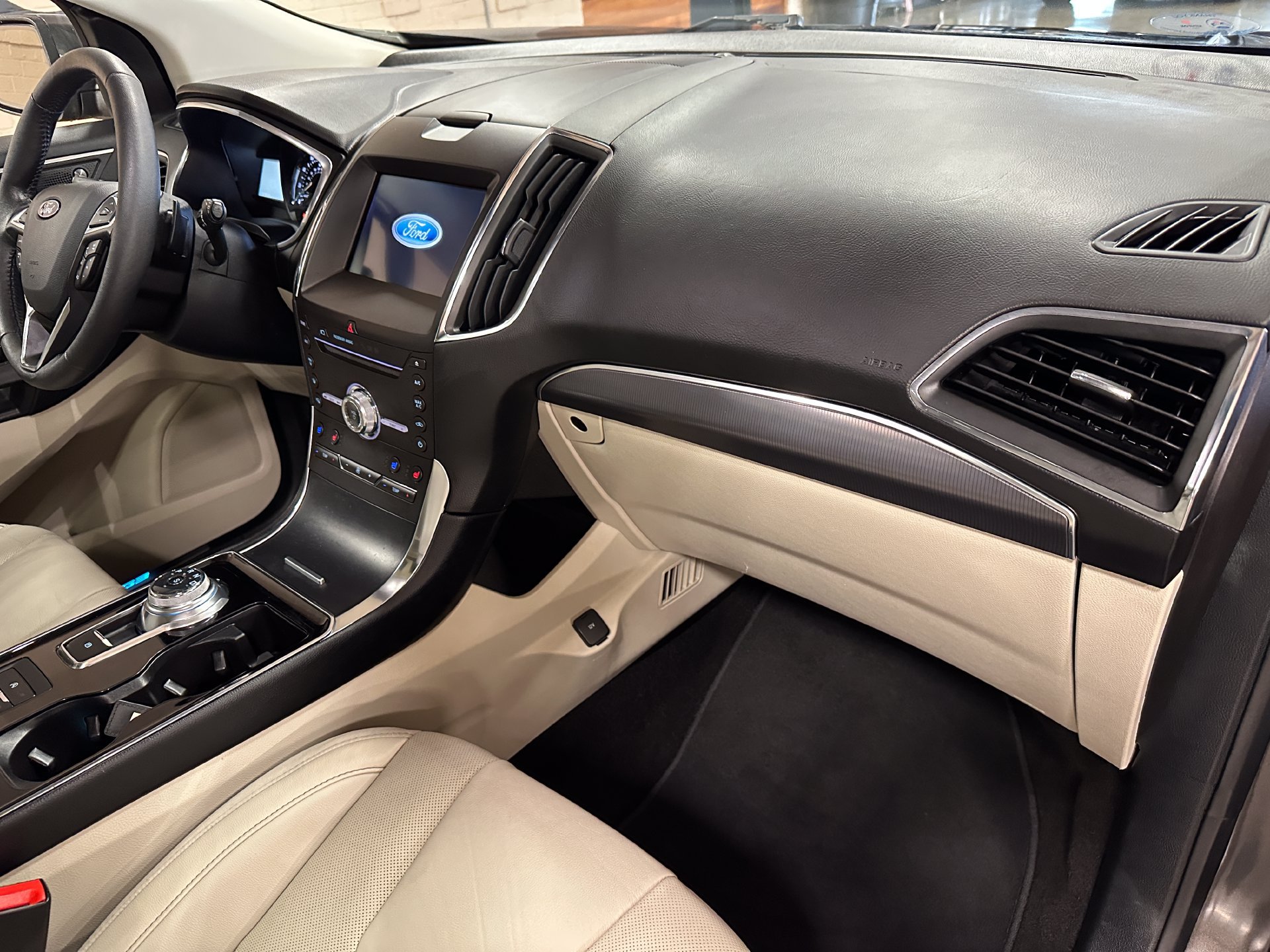 Used 2019 Ford Edge Titanium w/ Equipment Group 301A AWD/4WD image 20
