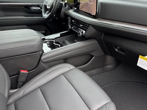 New 2026 Chevrolet Suburban Z71 AWD/4WD image 17
