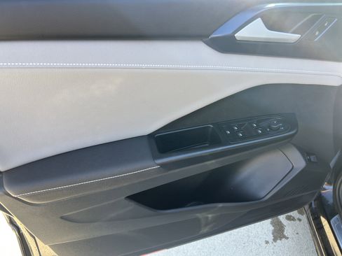 Certified 2024 Volkswagen Taos SE w/ Black Wheel Package image 13