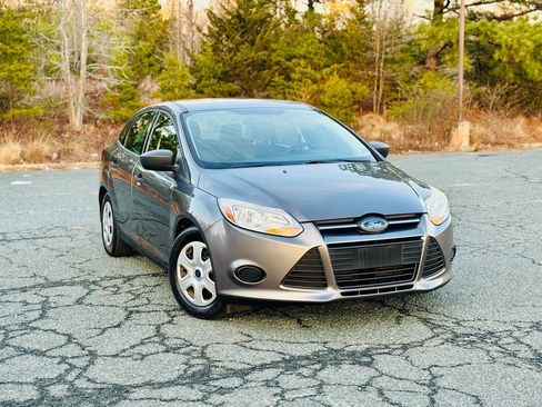 Used 2012 Ford Focus S FWD image 2