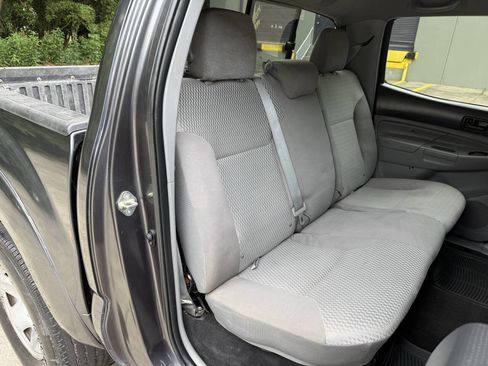 Used 2015 Toyota Tacoma PreRunner w/ SR5 Package RWD image 18