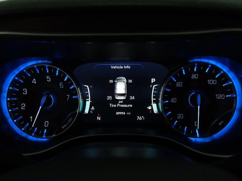 Used 2020 Chrysler Pacifica Limited w/ Advanced Safetytec Group FWD image 17