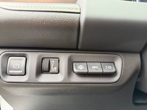 Used 2022 GMC Acadia Denali w/ Denali Ultimate Package AWD/4WD image 19