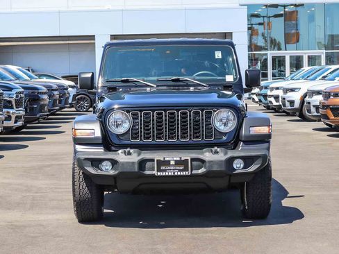 Used 2025 Jeep Wrangler Sport AWD/4WD image 2