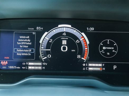 Used 2025 Toyota Tundra Limited AWD/4WD image 21