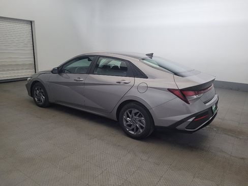 Used 2024 Hyundai Elantra SEL image 3