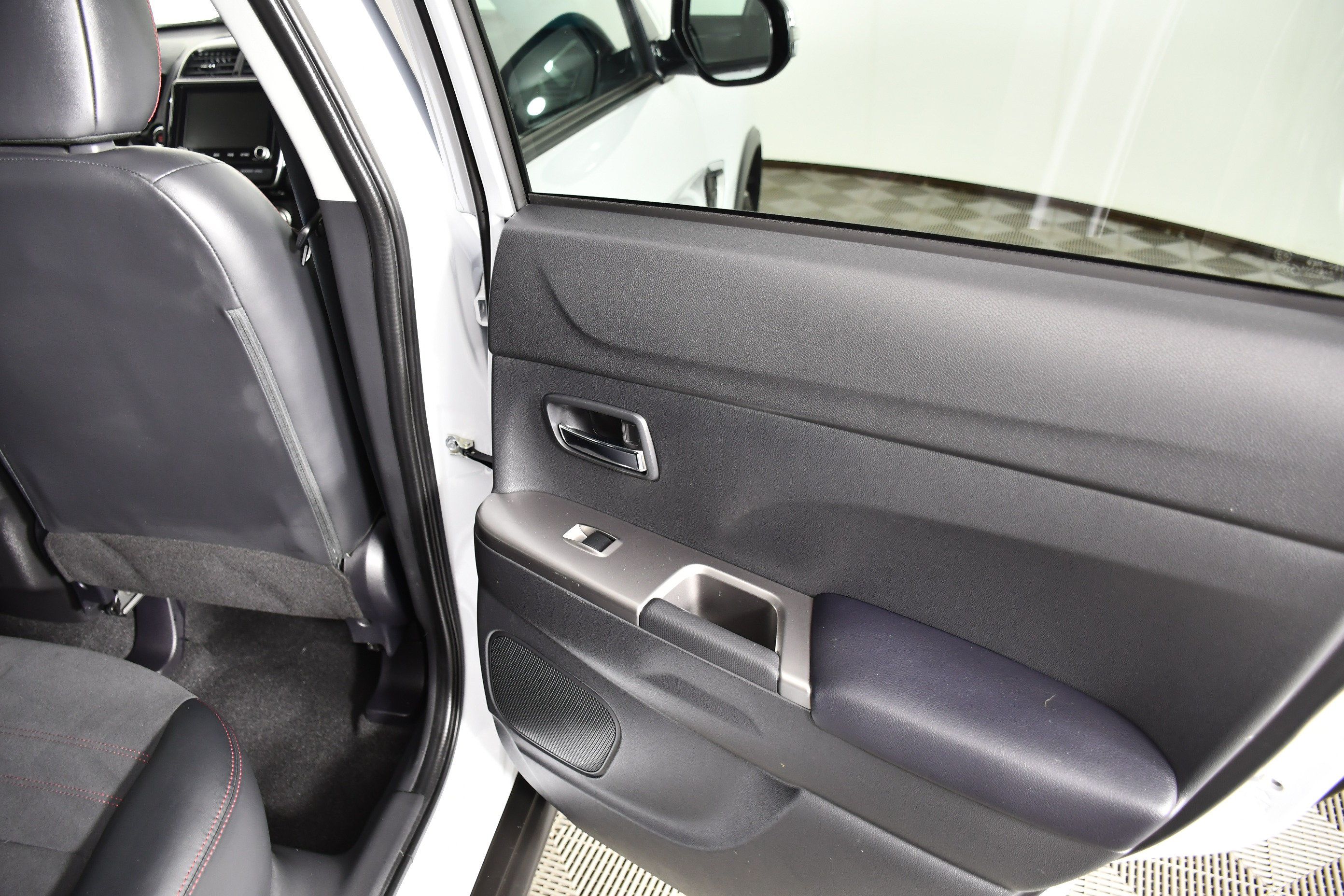 Used 2024 Mitsubishi Outlander Sport SE AWD/4WD image 42