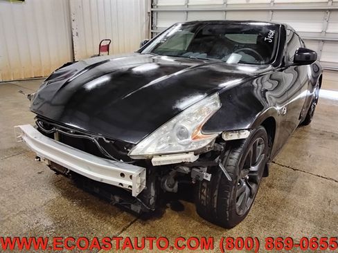 Used 2017 Nissan 370Z Coupe RWD image 4