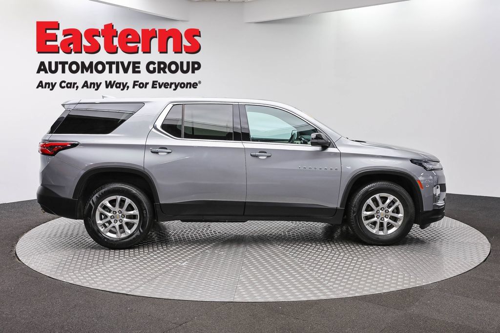 Used 2023 Chevrolet Traverse LS FWD image 4