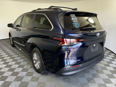 Certified 2025 Toyota Sienna XLE AWD/4WD image 7