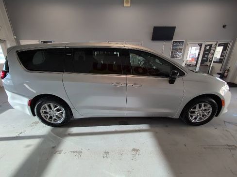New 2026 Chrysler Voyager LX image 6