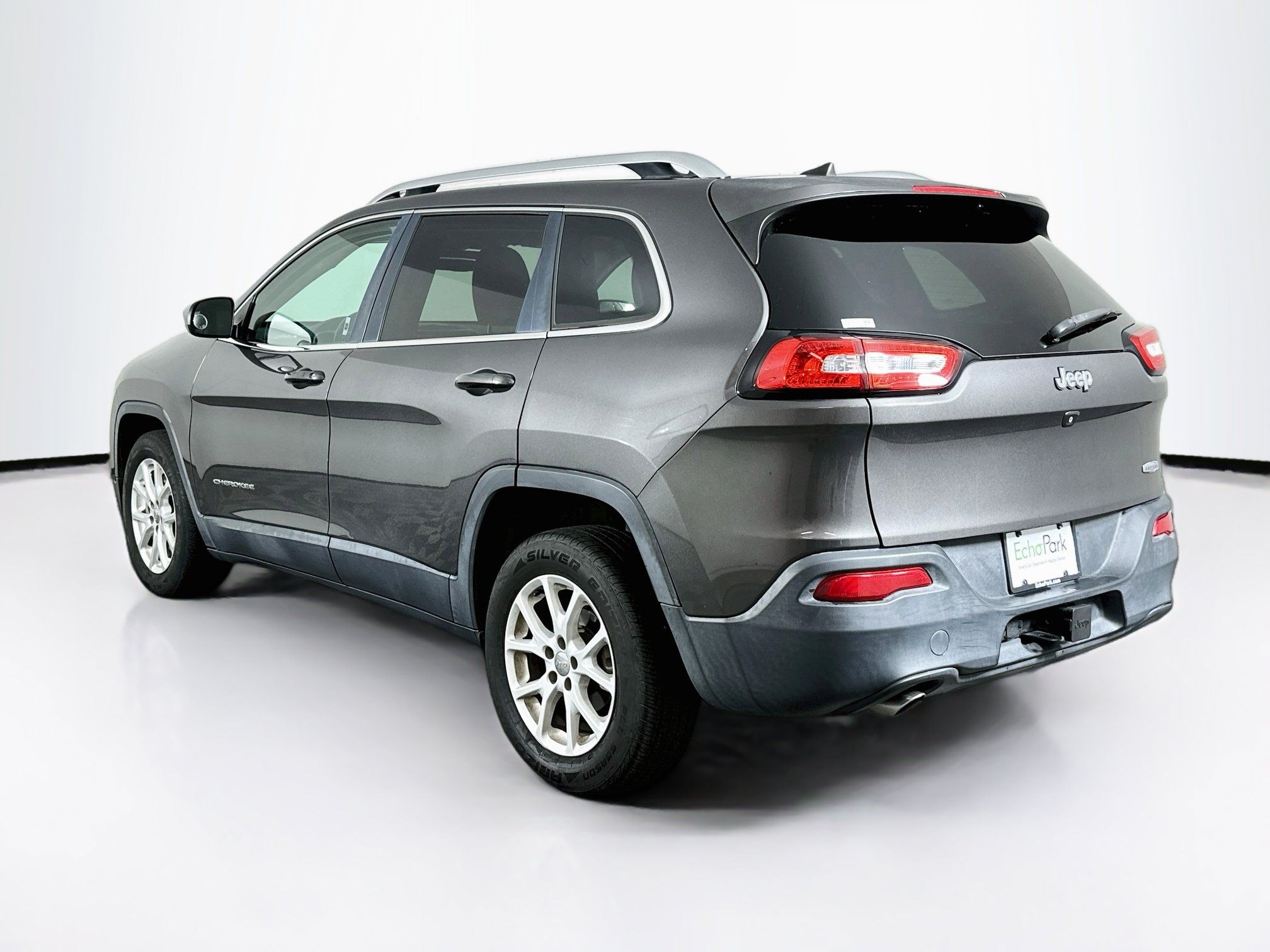 Used 2018 Jeep Cherokee Latitude Plus w/ Trailer Tow Group FWD image 5