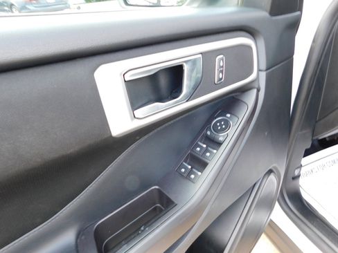 Used 2020 Ford Explorer XLT AWD/4WD image 23