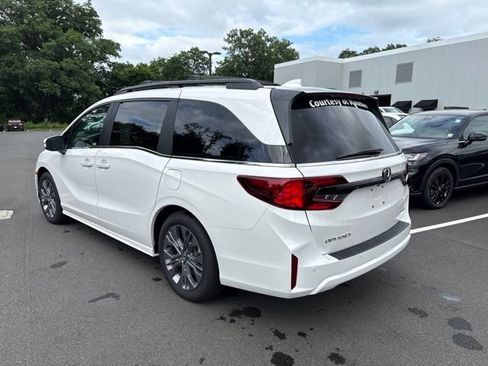 Certified 2026 Honda Odyssey Touring image 9