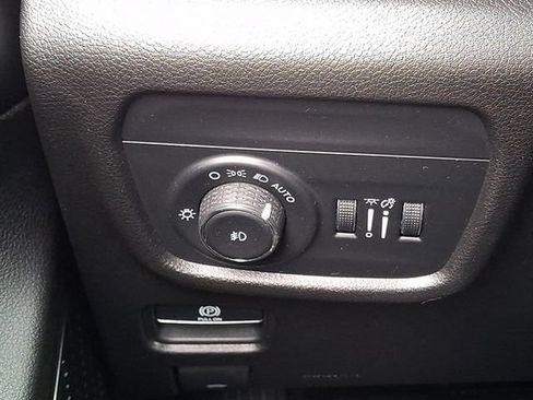 Used 2023 Jeep Grand Cherokee Limited AWD/4WD image 23