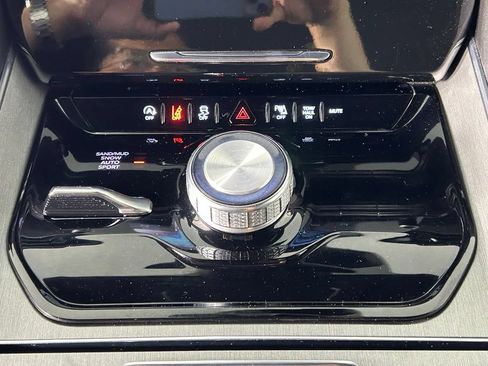 Used 2023 Jeep Wagoneer Series II AWD/4WD image 25