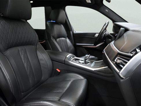 Used 2022 BMW X7 M50i w/ Dynamic Handling Package AWD/4WD image 25